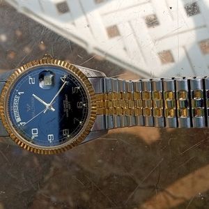 Waltham Men's Casual watch with date and day and 12 hour time.